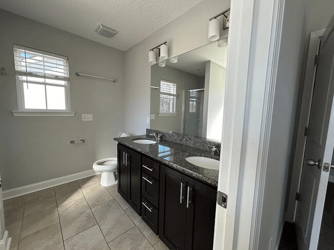 Building Photo - FALL MOVE-IN SPECIAL: 50% OFF 1st MONTH'S ...
