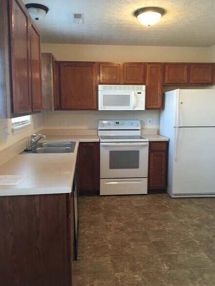 Building Photo - 3840 Banyan Dr