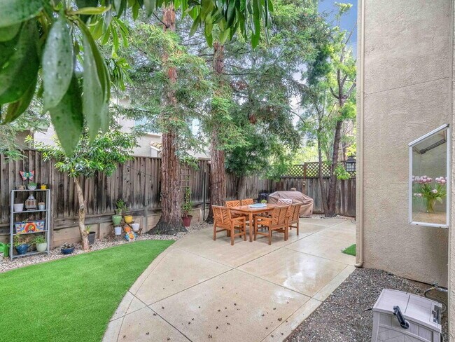 Building Photo - 3-Bed Bright Morgan Hill Home in a Desirable Neighborhood