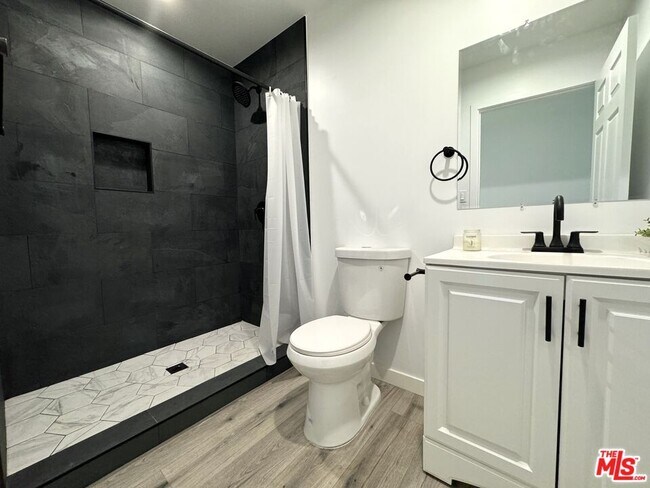 Building Photo - 841 W 64th St