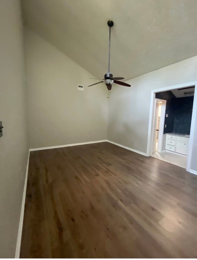 Building Photo - 56 S Circlewood Glen