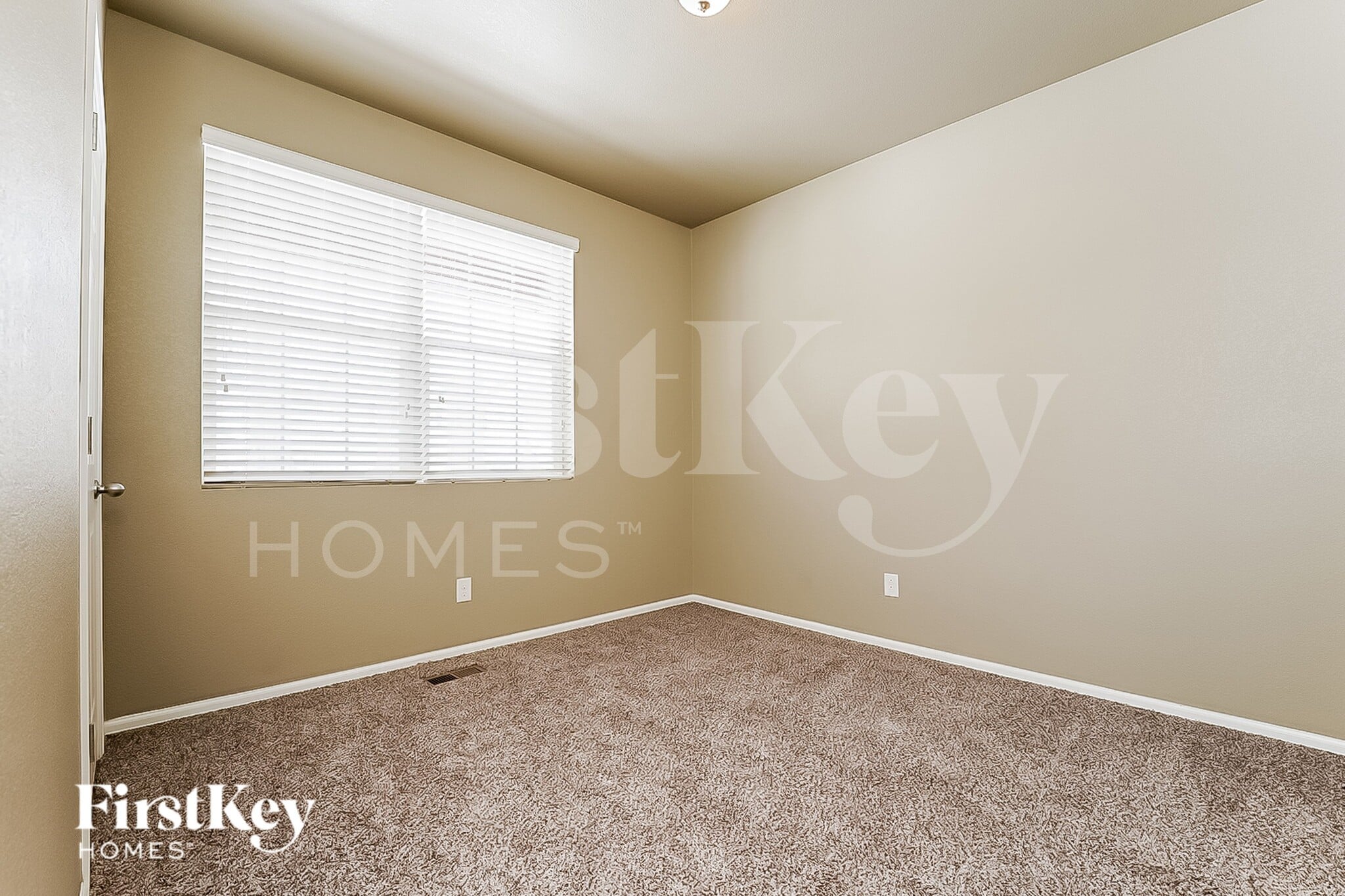 Building Photo - 6464 N Ensenada Ct