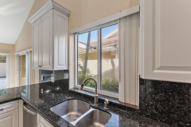 Building Photo - 118 Knoll Way
