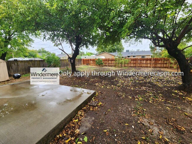 Building Photo - Orangevale Home Available Now!