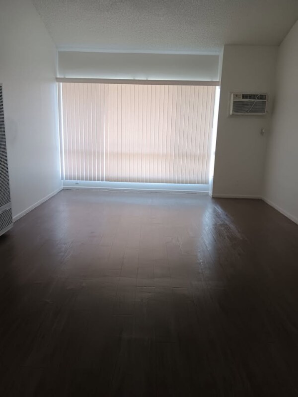 Building Photo - 15116 Parthenia St