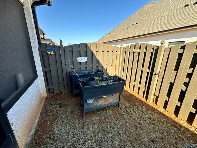 Building Photo - 414 Raleigh Elm Dr