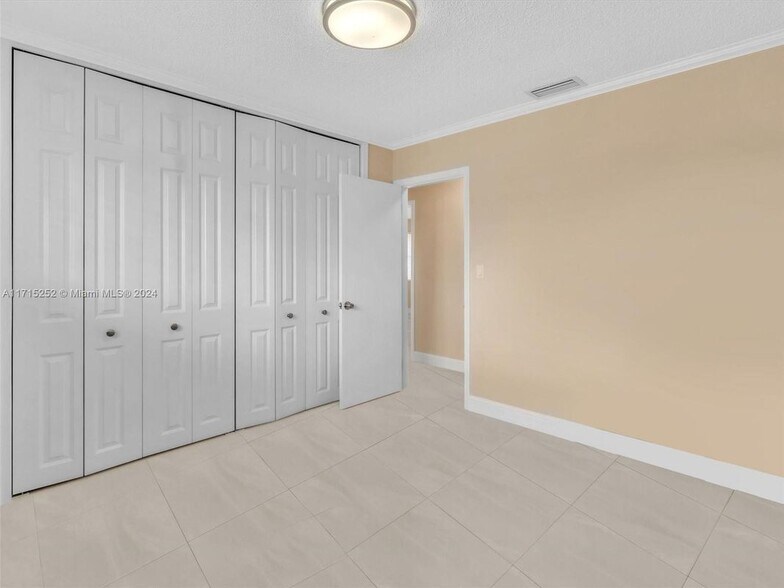 Building Photo - 14230 SW 74th Terrace