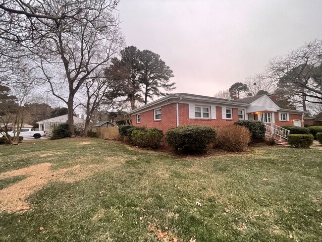 Building Photo - Ranch Home in Great Neck Corridor! Call To...