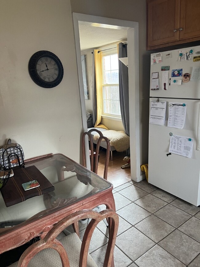 Building Photo - Spacious 3 Bdrm/2.5 Bath End Unit Townhome with Community Pool!!!
