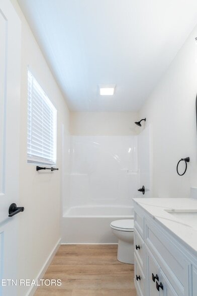 Building Photo - 205 Kingwood Rd