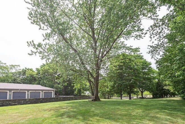 Building Photo - 249 County St