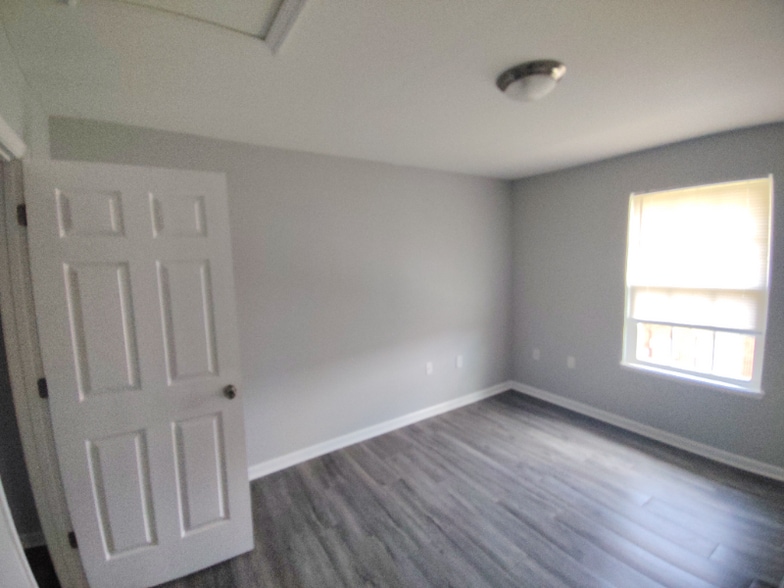 Building Photo - 70 Duiguid Dr