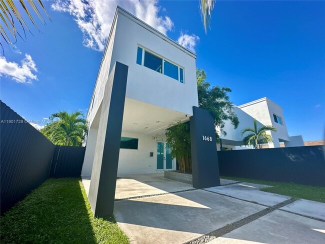 Building Photo - 1668 SW 29th Ave