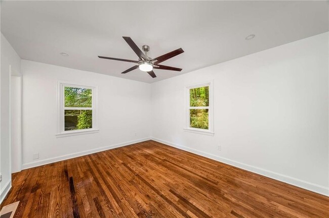 Building Photo - 1774 Laurelwood Dr SW