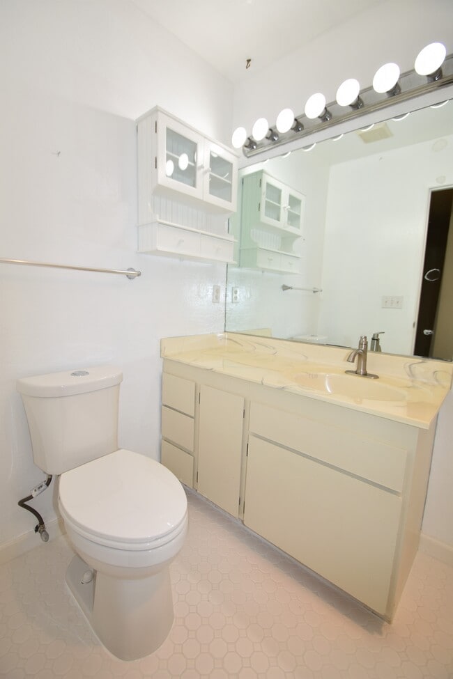 Building Photo - 827 Kingfisher Ter