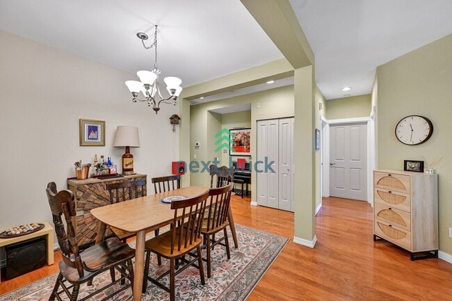 Building Photo - 2 BED & 2 BATH CONDO FOR RENT