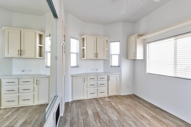 Building Photo - 9985 N Pinal Ave