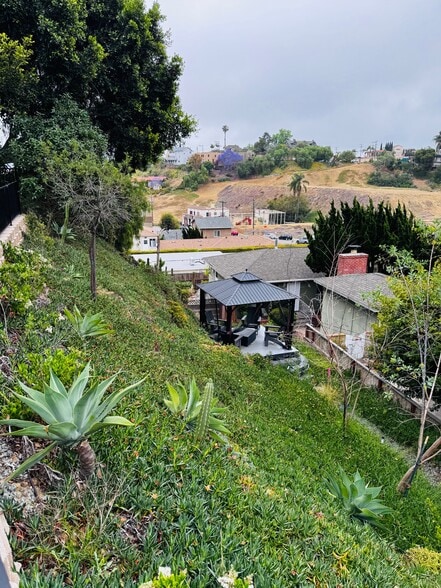 Community gazebo - 801 Torrance St