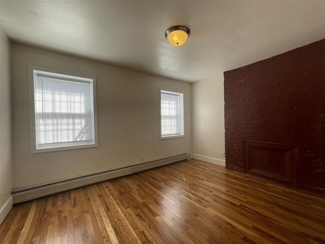 Building Photo - 204 Christopher Columbus Dr