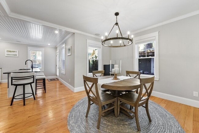 Building Photo - 814 Main St