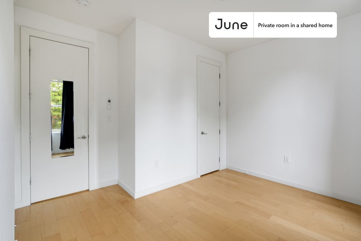 Building Photo - Room in Shared 4 bed/2 bath home