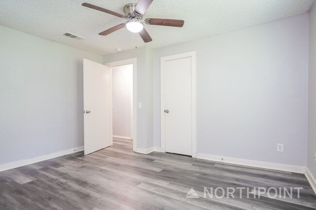 Building Photo - 2 BR/1BA | Newly Renovated Single Family Home |  Gated backyard