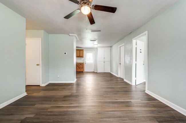 Building Photo - 509 Woodford Ln