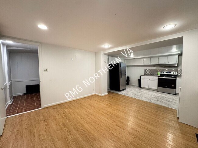 Building Photo - 6600 Braddock Rd