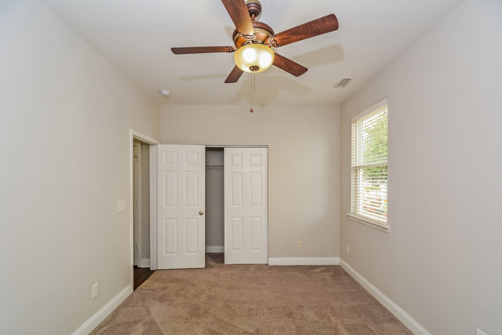 Building Photo - 233 Norwich Dr