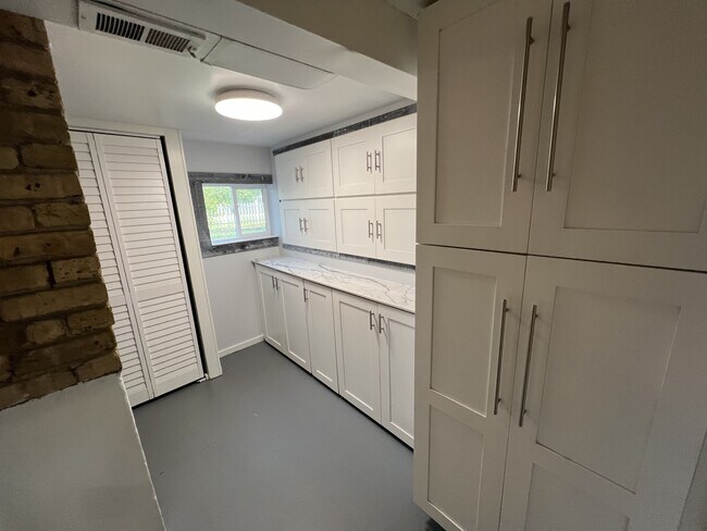 Building Photo - 220 N Graylynn Dr