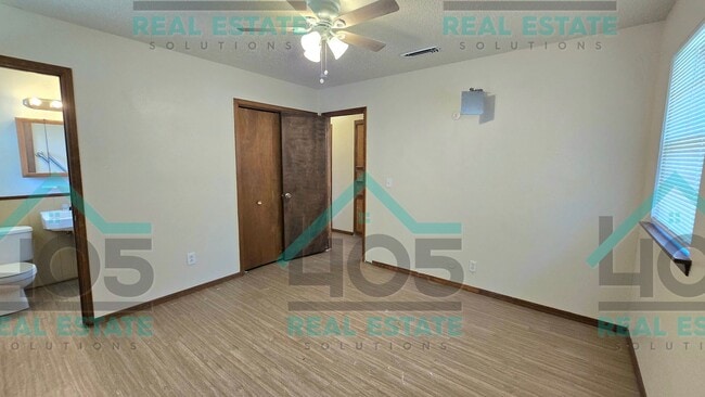 Building Photo - 3 Bed 2 Bath with ALL the Amenities!