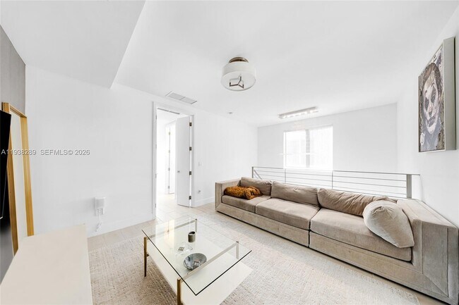 Building Photo - 817 NE 17th Way