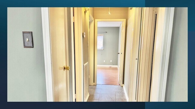 Building Photo - 439 Woodrail Dr