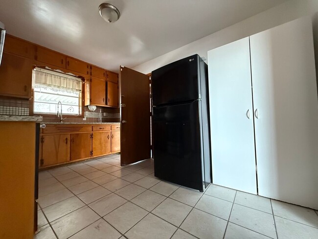 Building Photo - Cozy and New Renovated 3 Bedroom 2 Bath in...