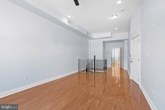 Building Photo - 1712 W Girard Ave