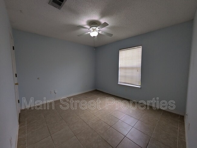 Building Photo - 3359 Greenbriar Circle