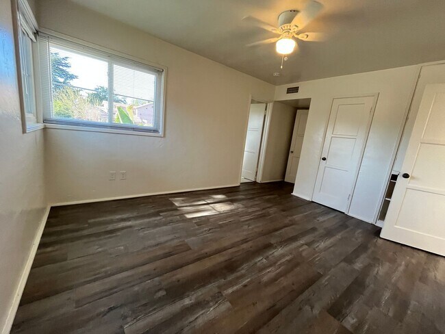 Building Photo - 1004 Occidental Dr