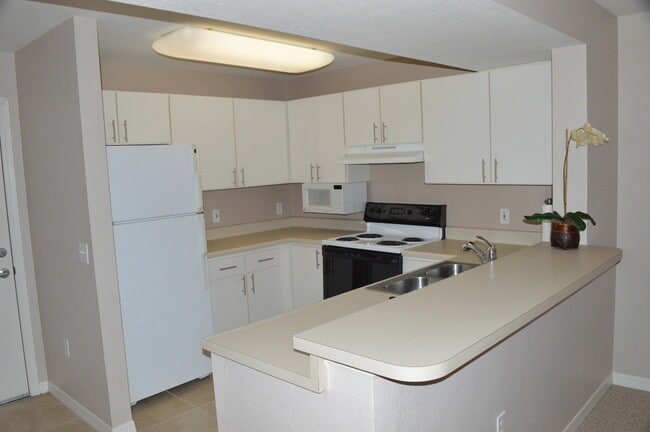 Building Photo - 8214 Key Royal Cir