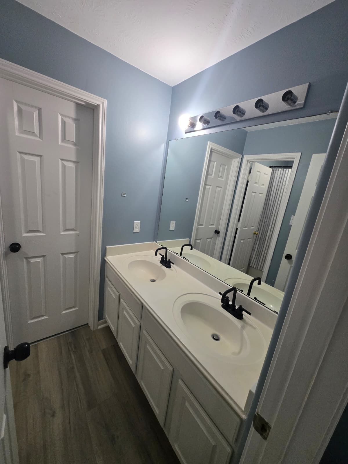 Building Photo - 10000 Nanak Dr