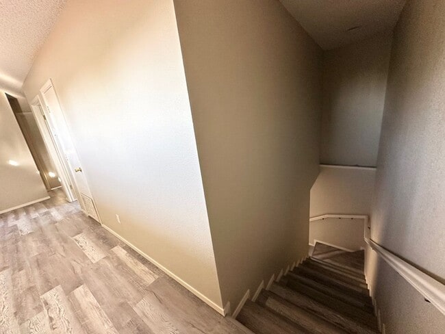 Building Photo - 5 Bedroom 3.5 Bath Ready to Rent ASAP!