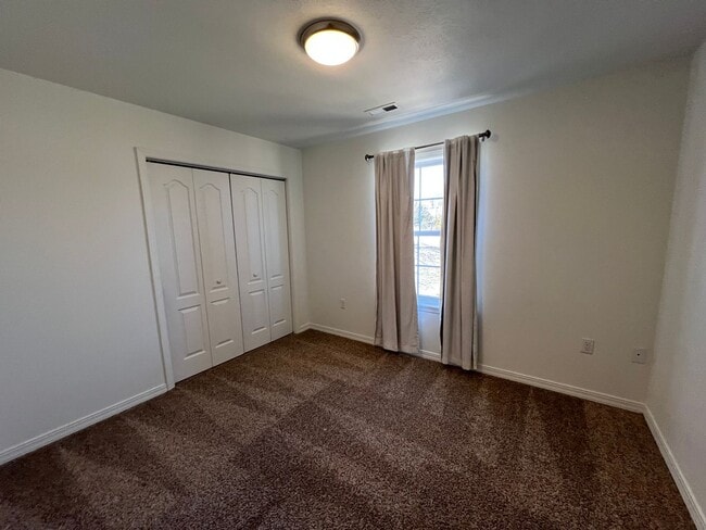 Building Photo - MOVE-IN SPECIAL PRICING!!!! 3BR Duplex