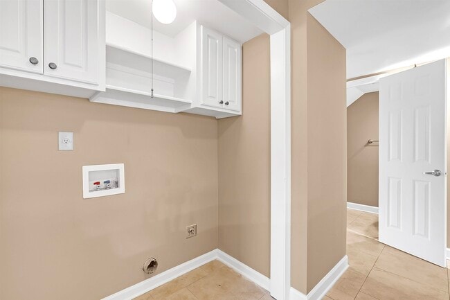 Building Photo - 7523 Bavarian Dr