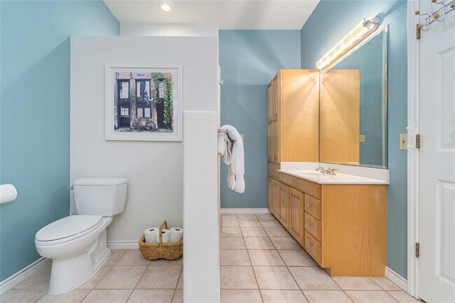 Building Photo - 2102 Paisano Rd