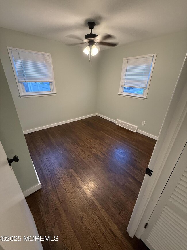 Building Photo - 203 Sunset Ln