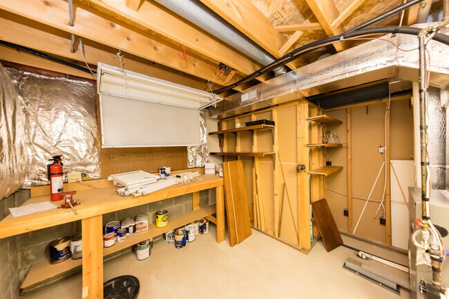 Building Photo - 5558 Parker Hill Ln