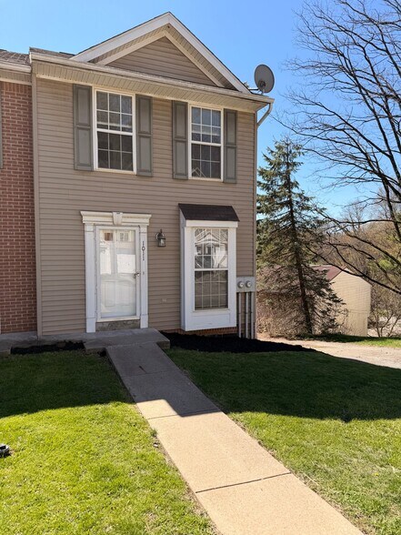 Building Photo - 1011 Pinoak Ct