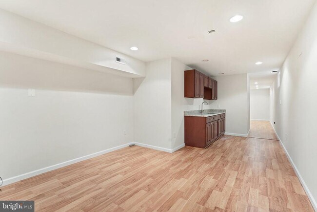 Building Photo - 8000 Sandburg Ct
