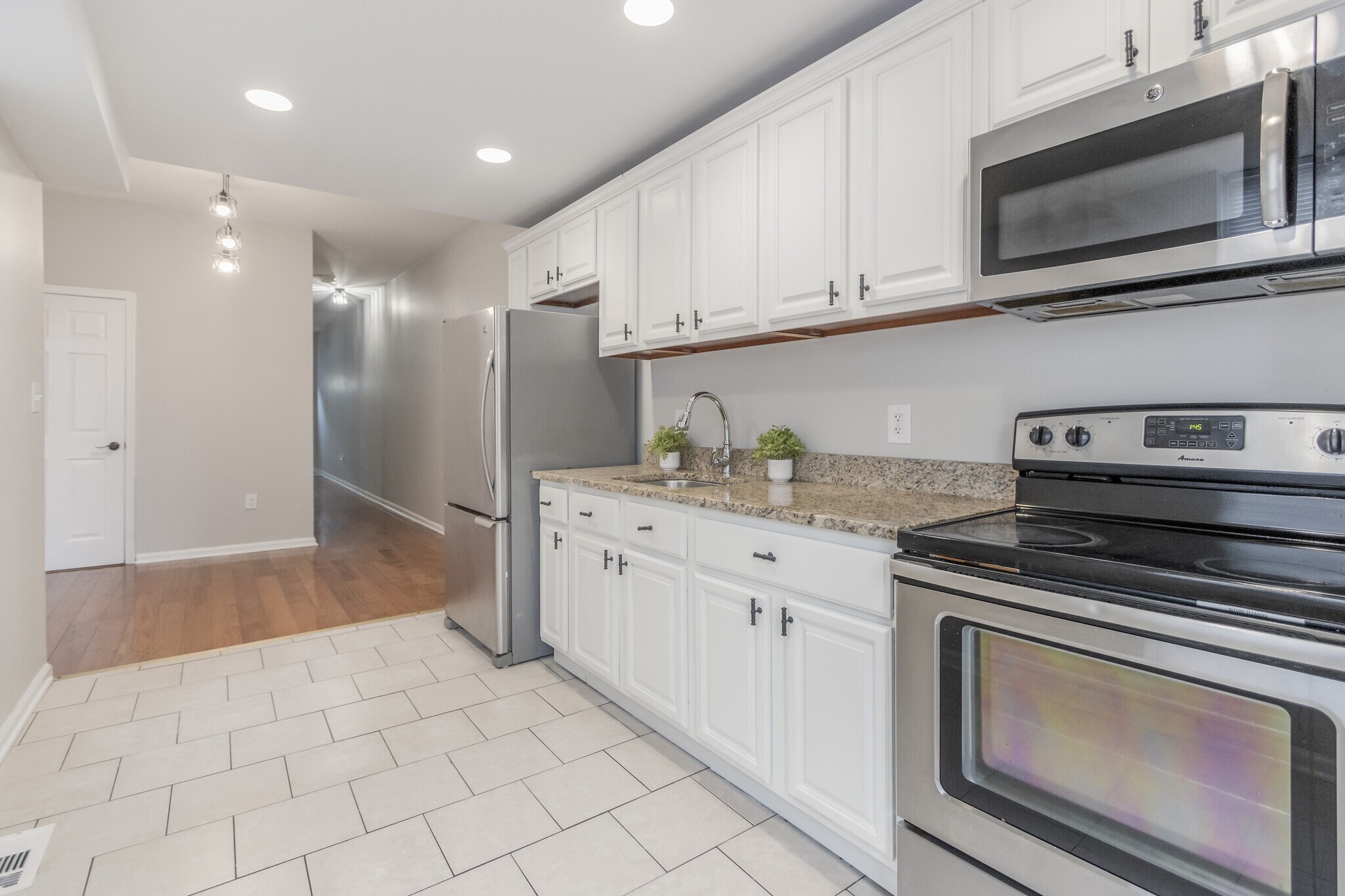 Building Photo - 1235 N Bond St