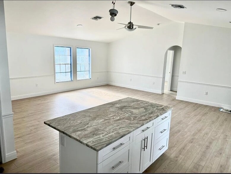 Building Photo - 1804 SW 38th Ln