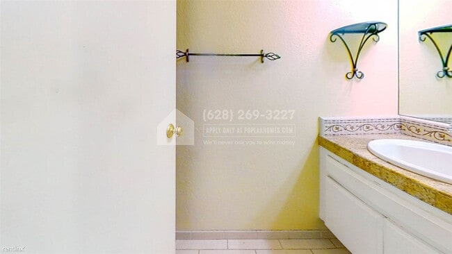 Building Photo - 3 br, 2.5 bath Townhome - 4246 Atlantic Co...